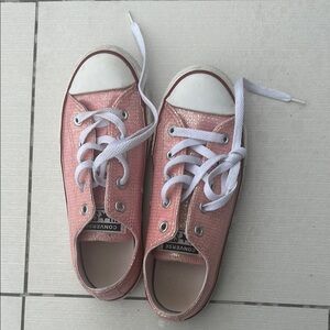 Converse Pink Sneakers Classic Low-Top Design